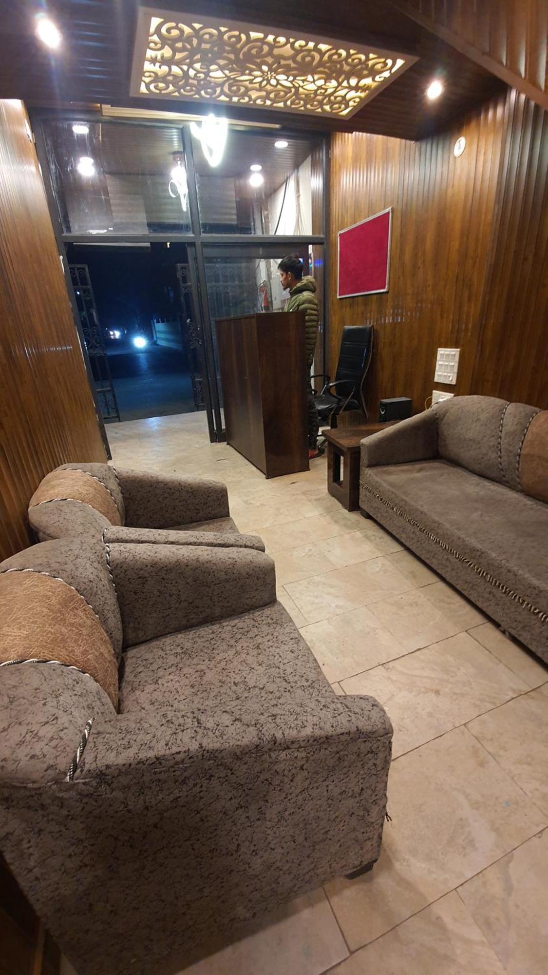 Hotel Townhouse Rishīkesh Extérieur photo